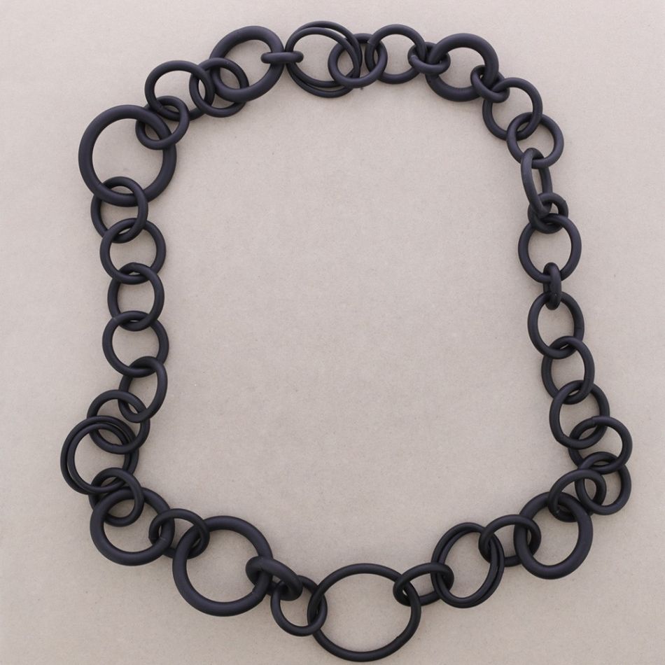 LONG RUBBER LINKS NECKLACE