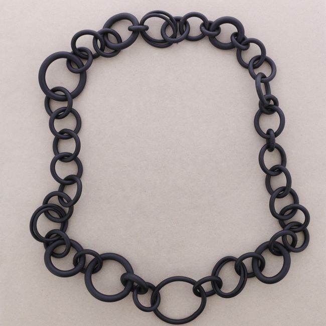 LONG RUBBER LINKS NECKLACE