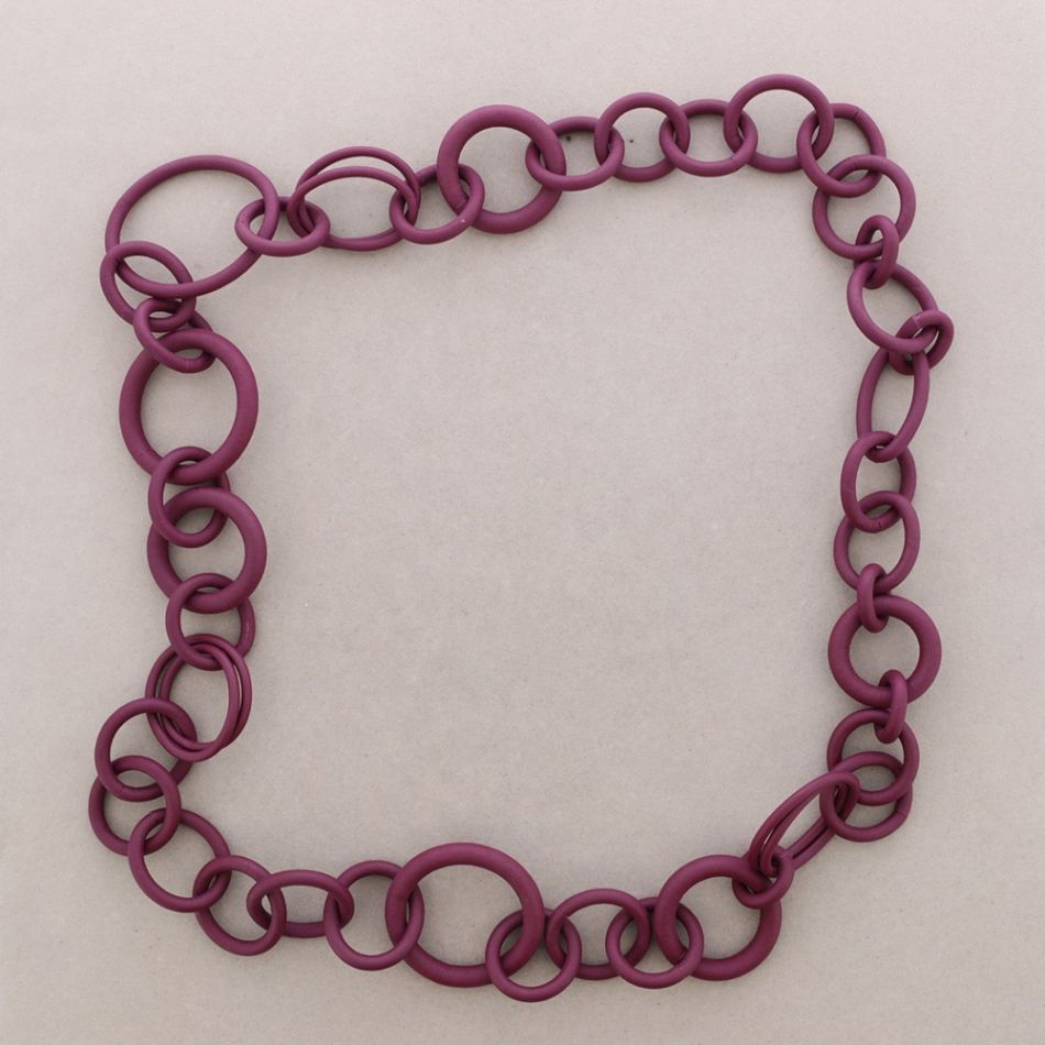 COLLAR LARGO ESLABONES GOMA