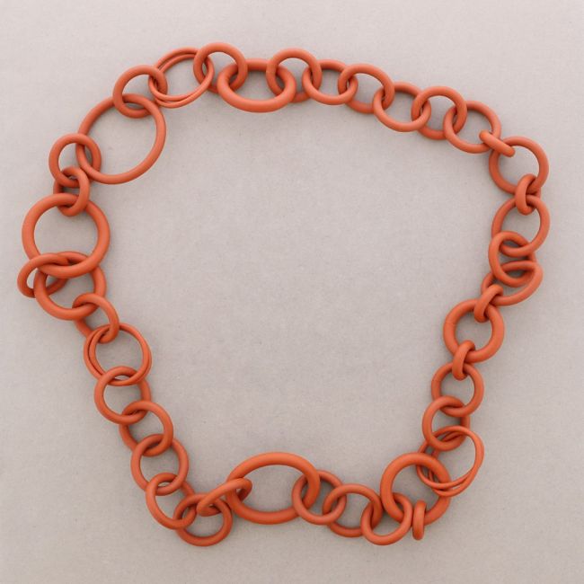 LONG RUBBER LINKS NECKLACE