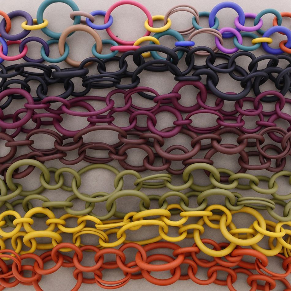 LONG RUBBER LINKS NECKLACE