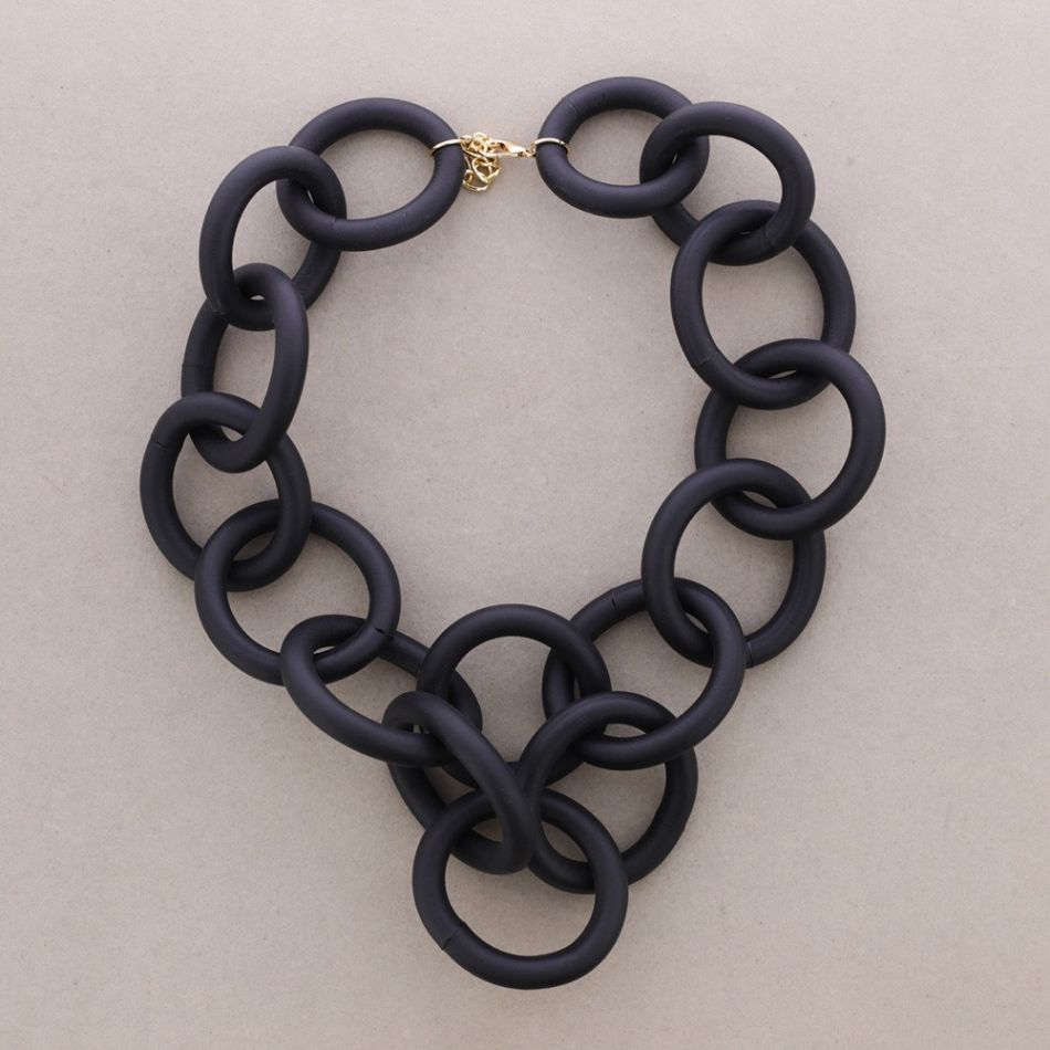 RUBBER LINKS SHORT NECKLACE