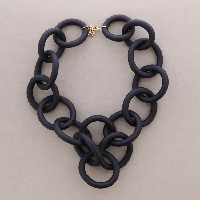 RUBBER LINKS SHORT NECKLACE