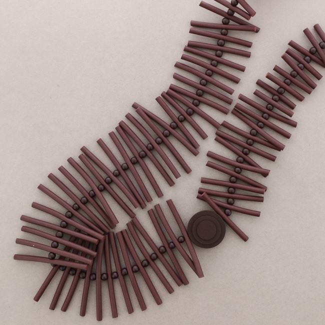 LONG NECKLACE WITH RUBBER STRIPS