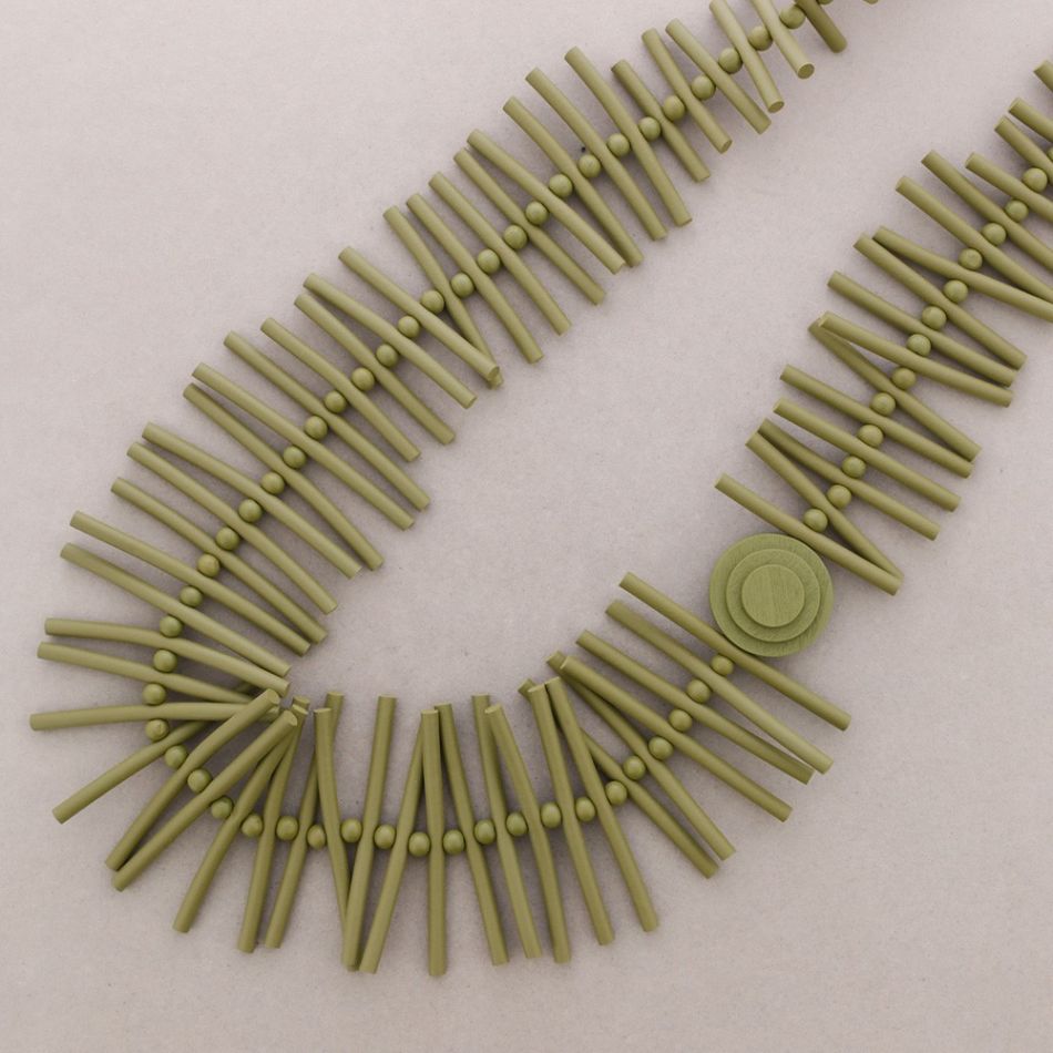 LONG NECKLACE WITH RUBBER STRIPS