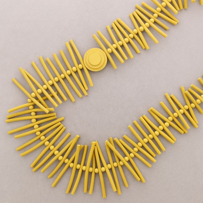 COLLAR LARGO TIRAS GOMA
