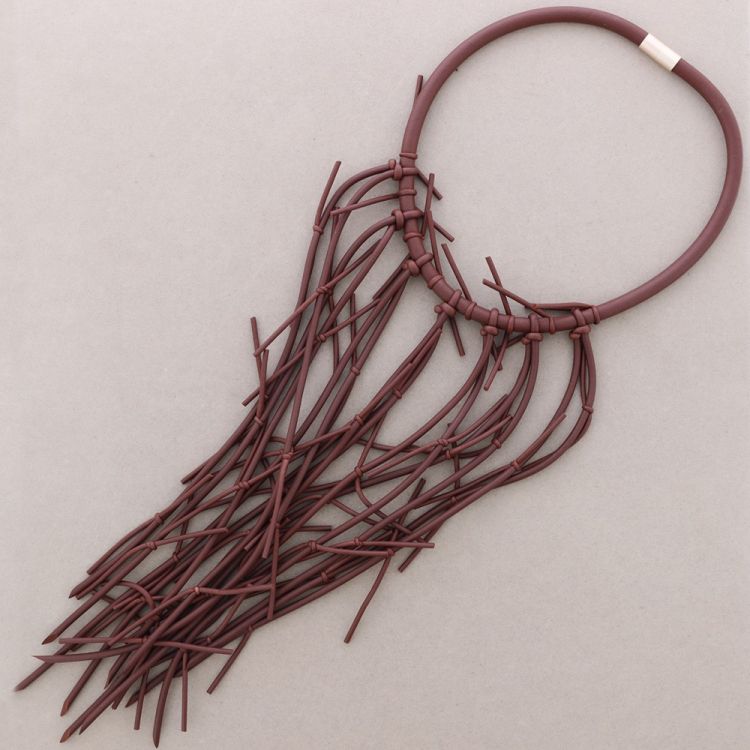 LONG MAGNETIC CHOKER WITH RUBBER KNOTS 2