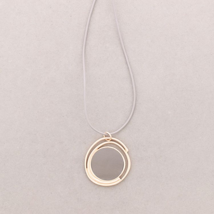 LONG NECKLACE METAL LEATHER PENDANT