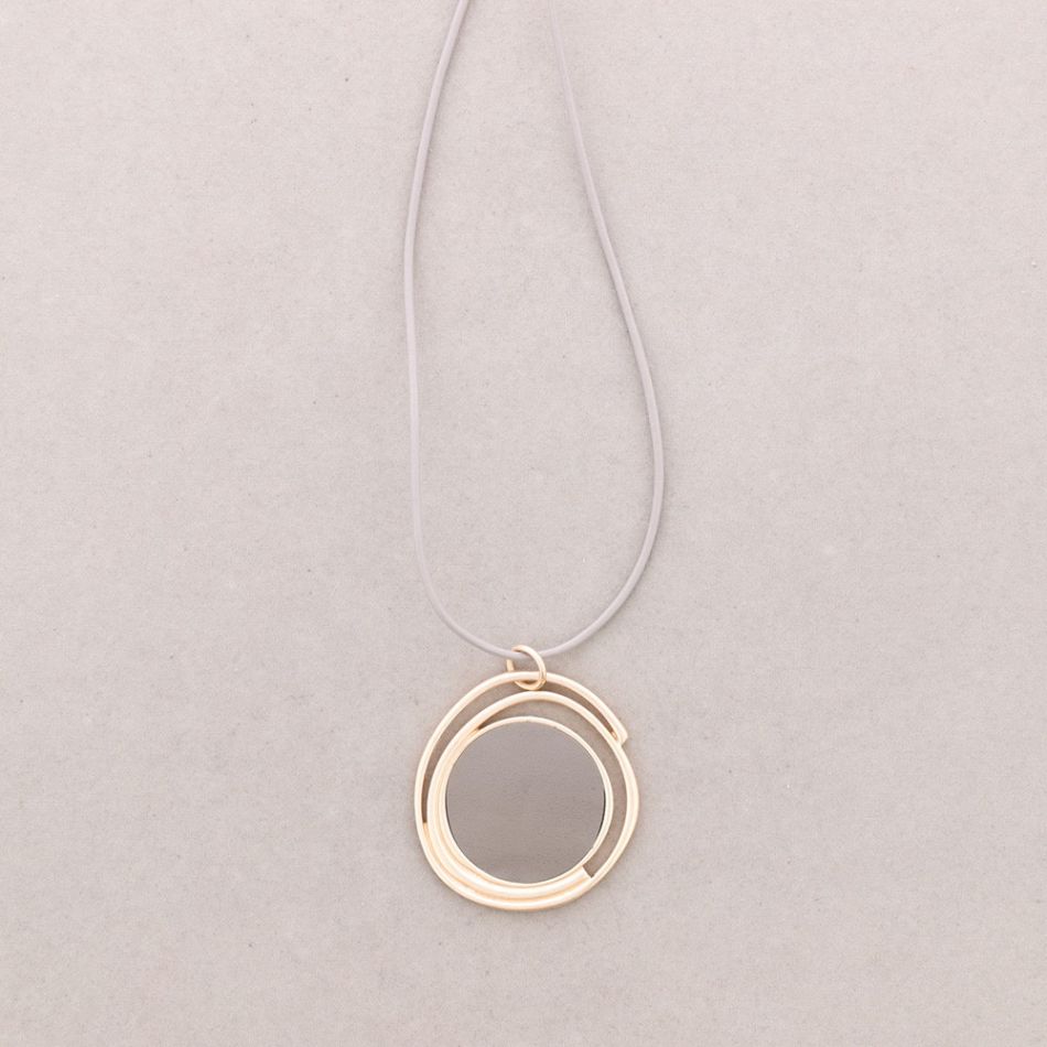 COLLAR LARGO COLGANTE METAL CUERO