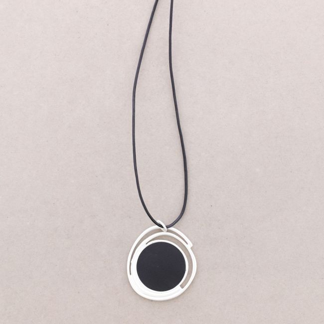 LONG NECKLACE METAL LEATHER PENDANT