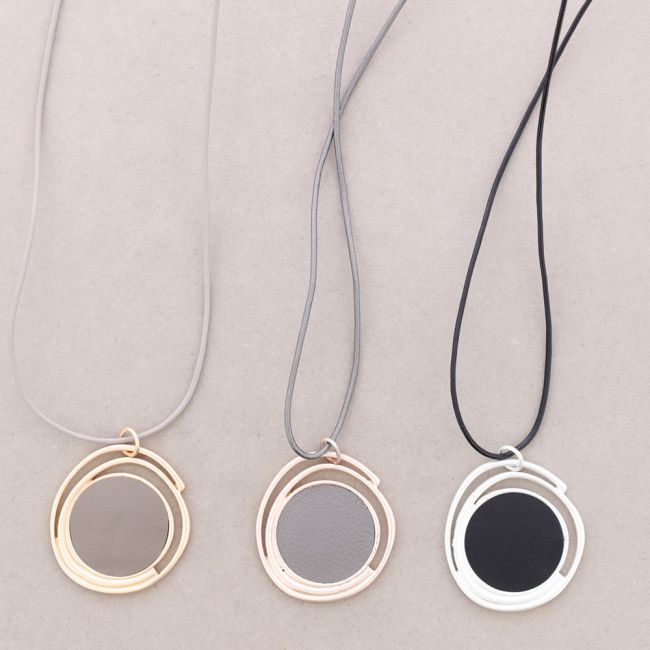 LONG NECKLACE METAL LEATHER PENDANT