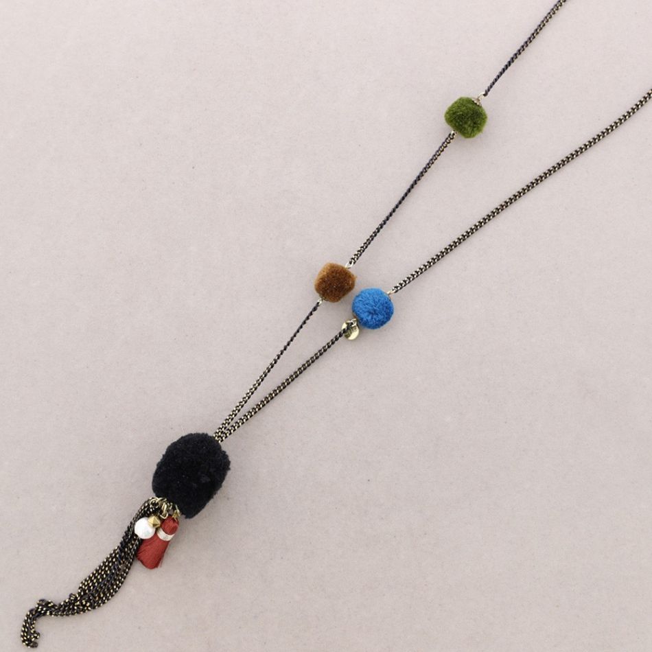 COLLAR LARGO CUENTAS POMPONES