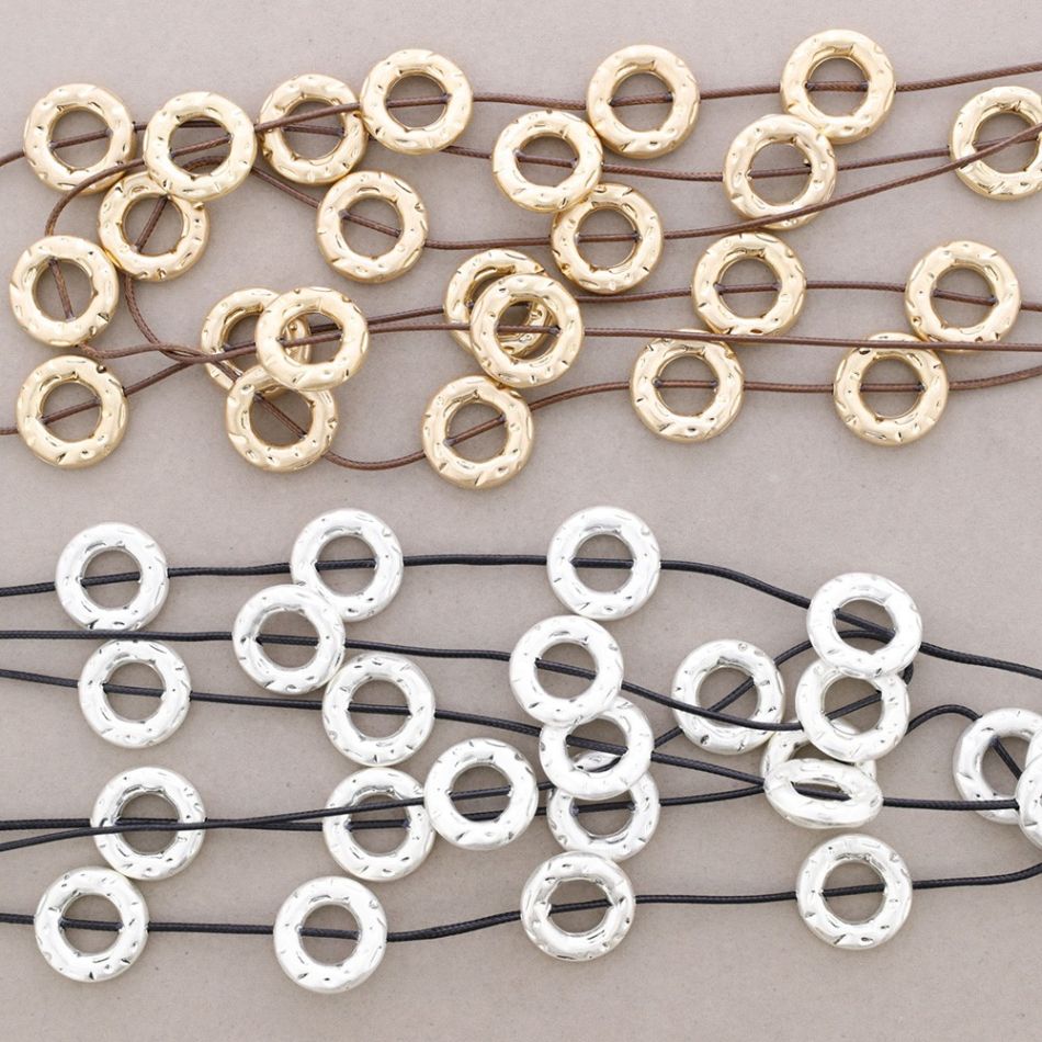 LONG LEATHER NECKLACE WITH METAL CIRCLES