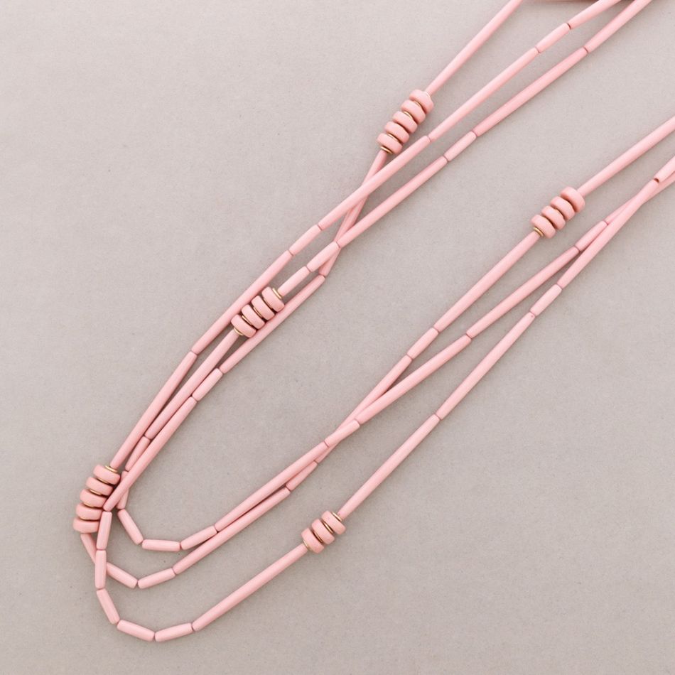 COLLAR LARGO TRIPLE FILA CUENTAS RESINA