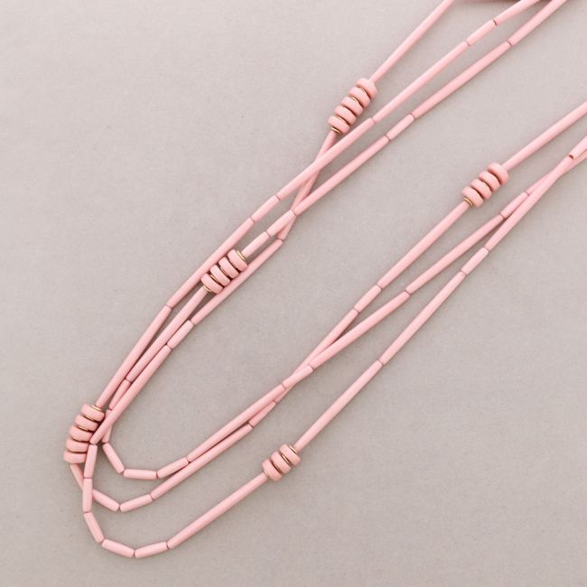 COLLAR LARGO TRIPLE FILA CUENTAS RESINA