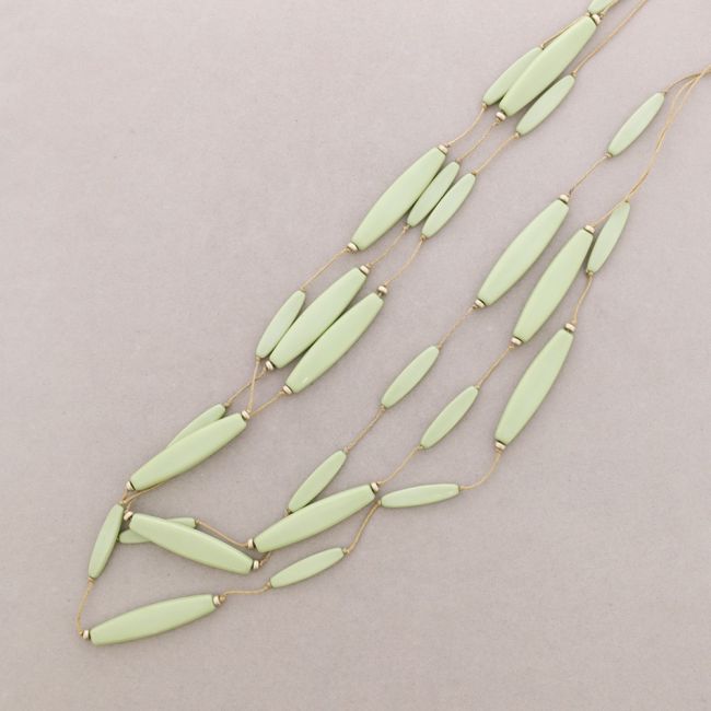 LONG NECKLACE WITH OVAL RESIN BEADS