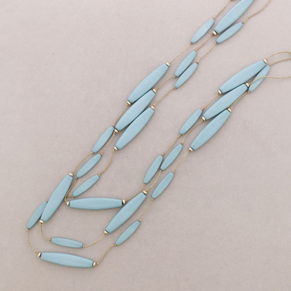 LONG NECKLACE WITH OVAL RESIN BEADS