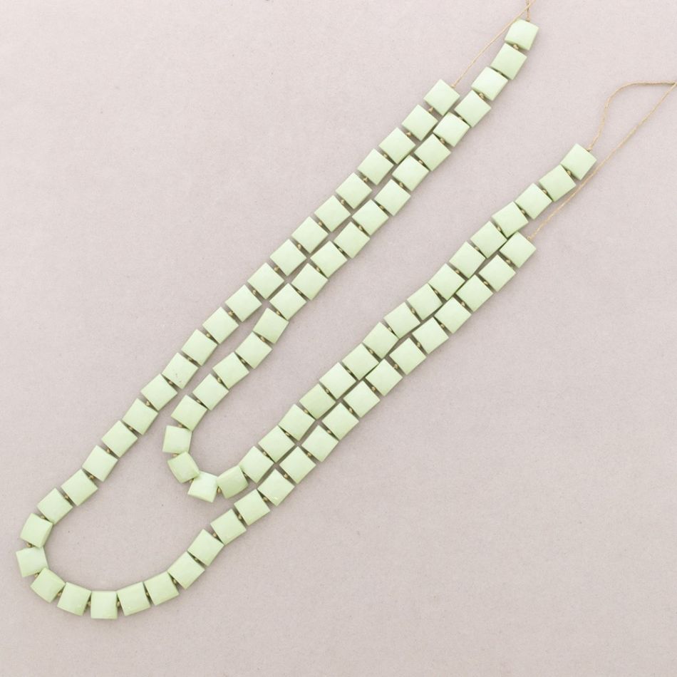 LONG NECKLACE WITH SQUARE RESIN BEADS