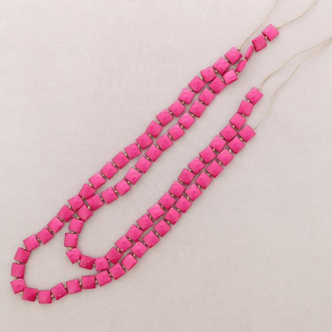 LONG NECKLACE WITH SQUARE RESIN BEADS