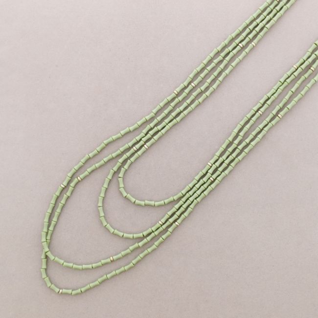COLLAR LARGO 4 FILAS CUENTAS RESINA