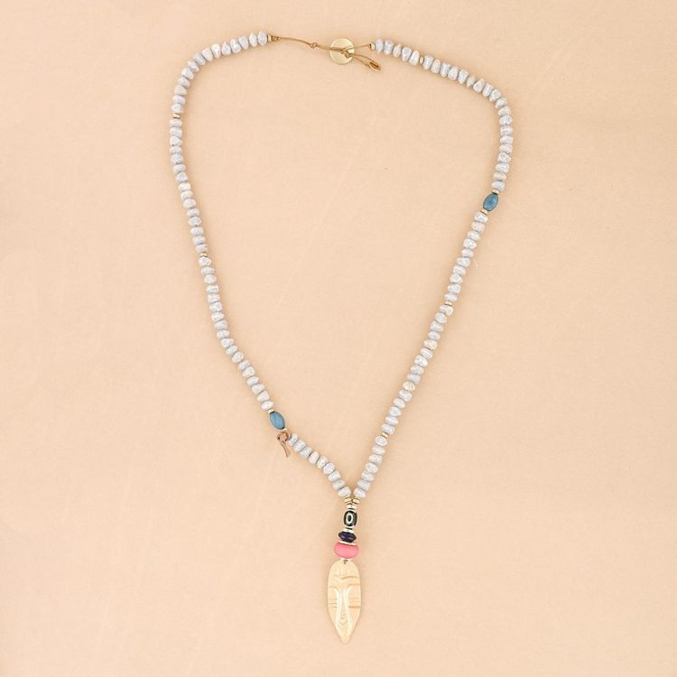 LONG NECKLACE RESIN BEADS ETHNIC METAL PENDANT 2