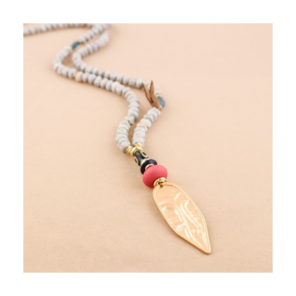 LONG NECKLACE RESIN BEADS ETHNIC METAL PENDANT