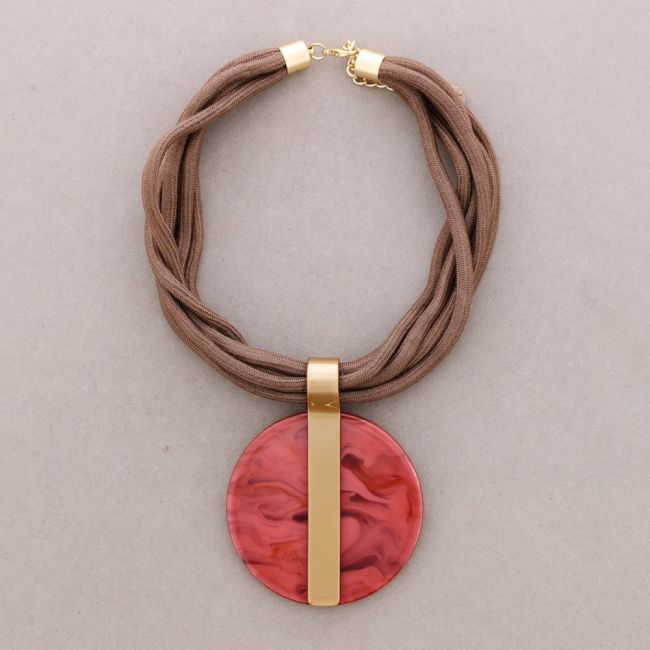 RESIN MEDALLION PENDANT NECKLACE