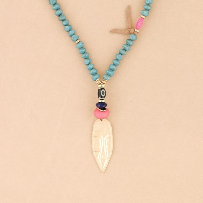 LONG NECKLACE RESIN BEADS ETHNIC METAL PENDANT