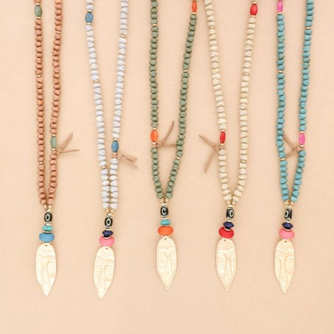 LONG NECKLACE RESIN BEADS ETHNIC METAL PENDANT