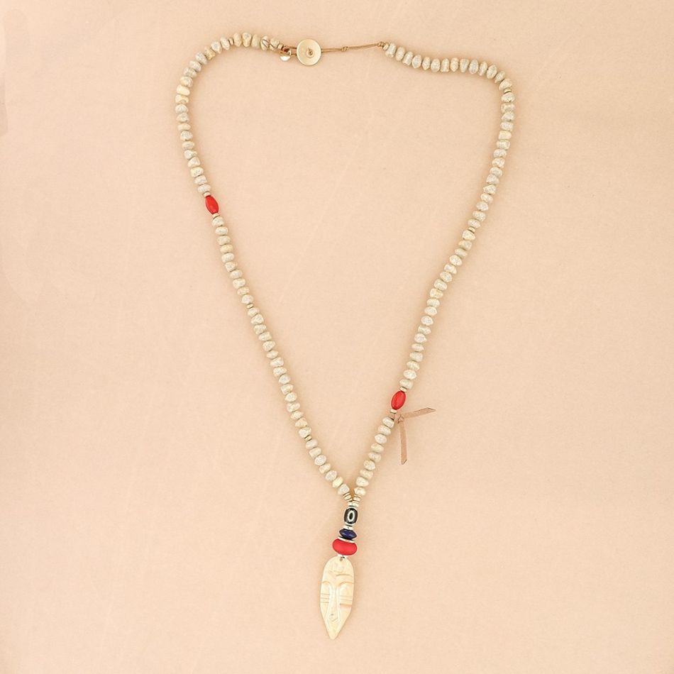 LONG NECKLACE RESIN BEADS ETHNIC METAL PENDANT