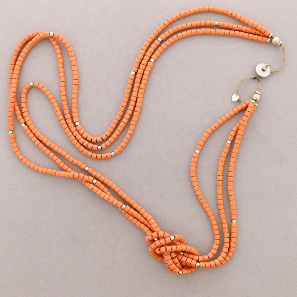COLLAR LARGO NUDO CUENTAS RESINA