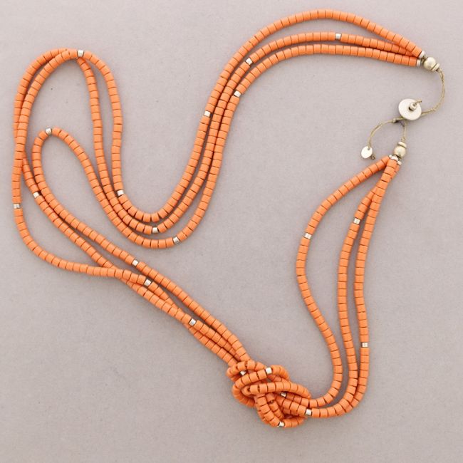 COLLAR LARGO NUDO CUENTAS RESINA