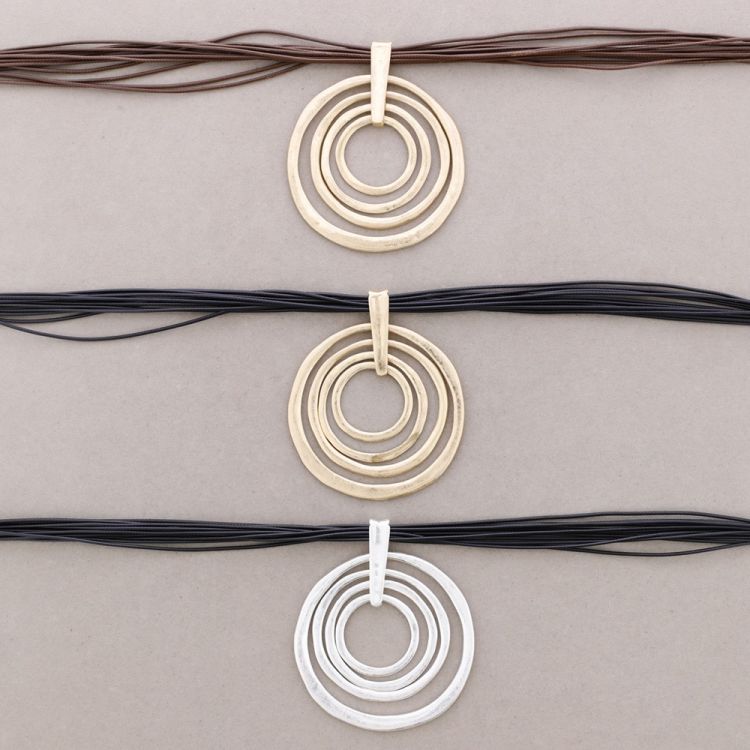 4 METAL RINGS NECKLACE 2