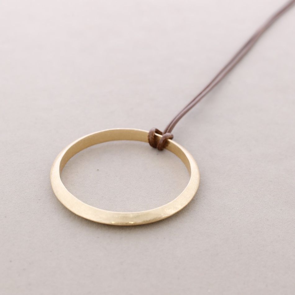 LONG NECKLACE WITH METAL RING PENDANT