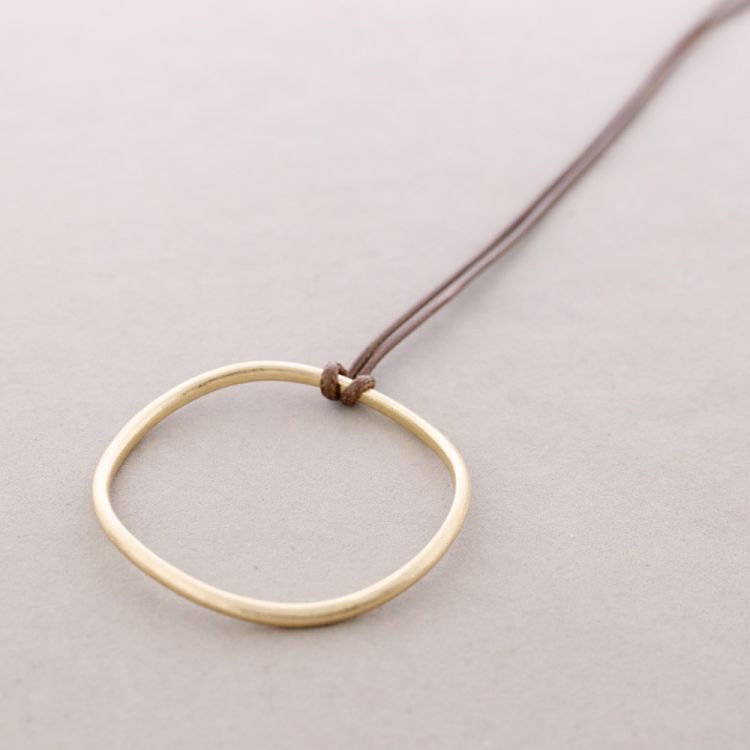 LONG NECKLACE WITH METAL RING PENDANT 2