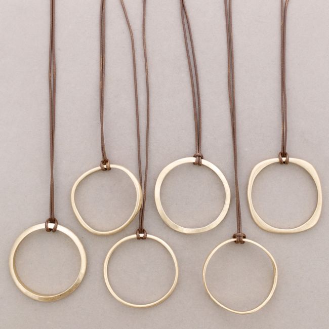COLLAR LARGO COLGANTE ANILLA METAL