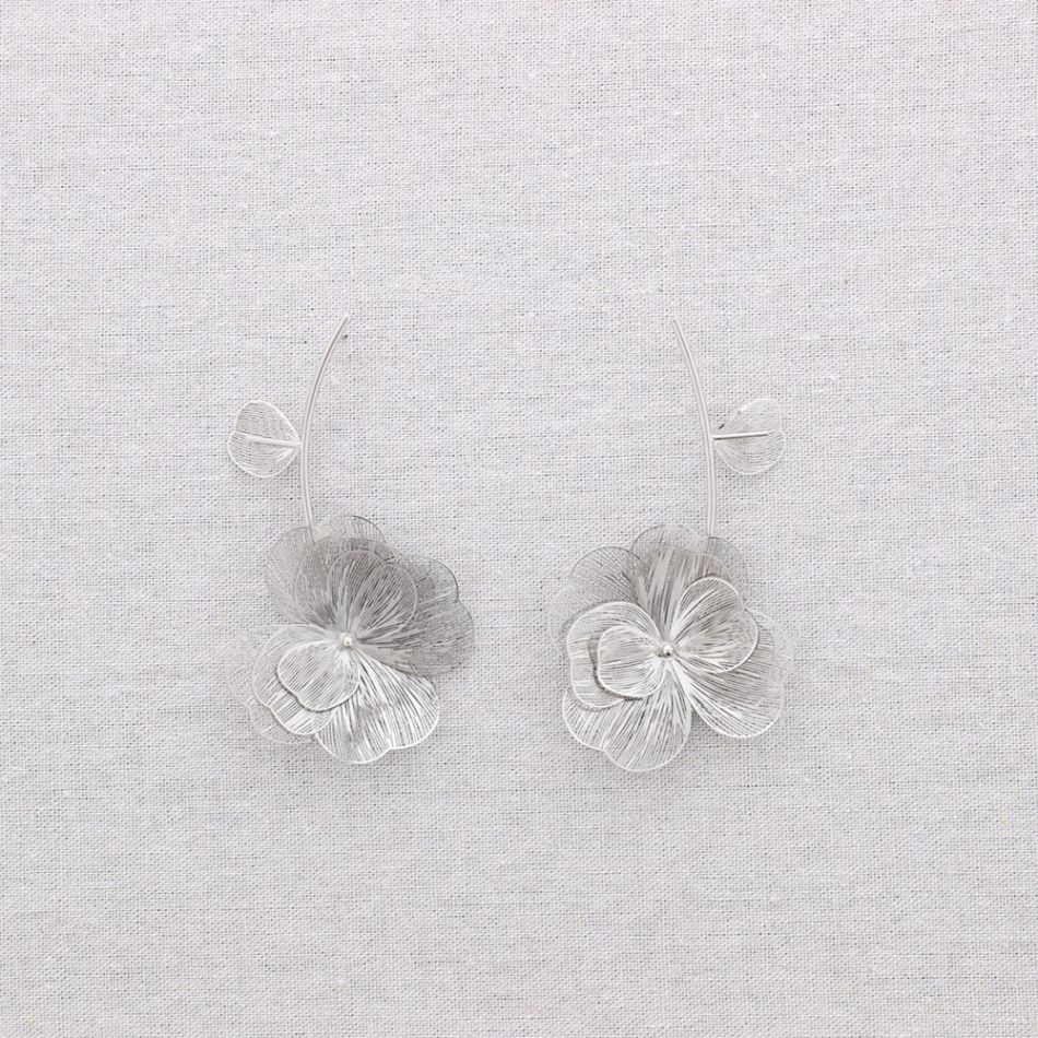 STEEL FILIGREE FLOWER PENDANT EARRINGS