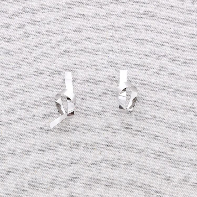 STEEL KNOT EARRINGS 2