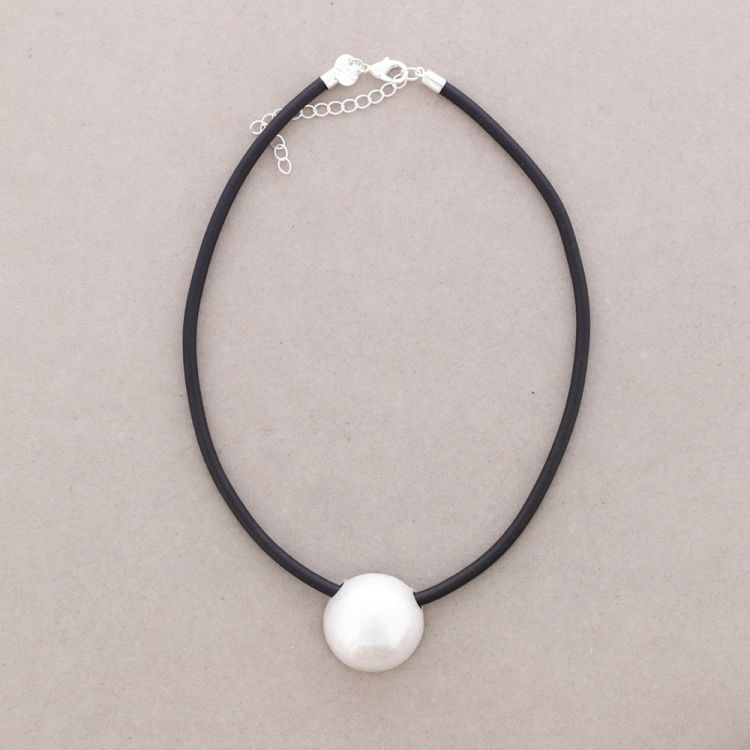 METAL PENDANT CHOKER