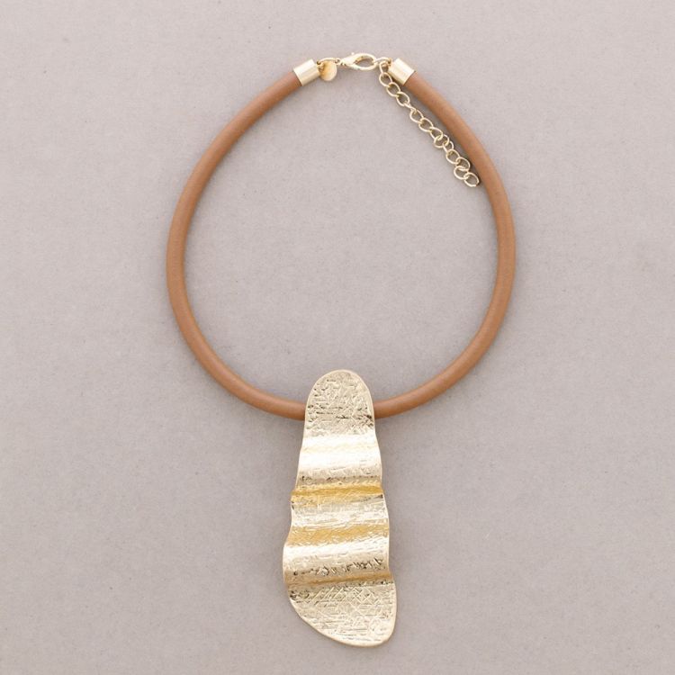 GARGANTILLA CORDÓN GOMA COLGANTE METAL IRREGULAR 2