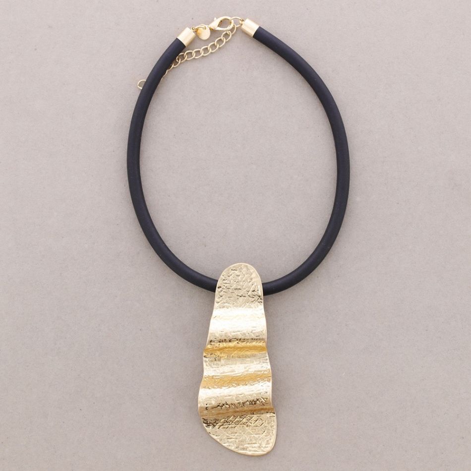 GARGANTILLA CORDÓN GOMA COLGANTE METAL IRREGULAR