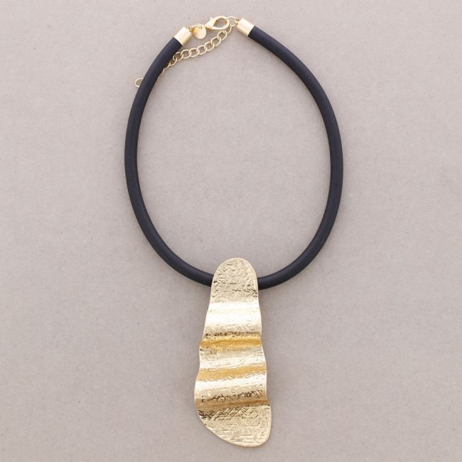 GARGANTILLA CORDÓN GOMA COLGANTE METAL IRREGULAR