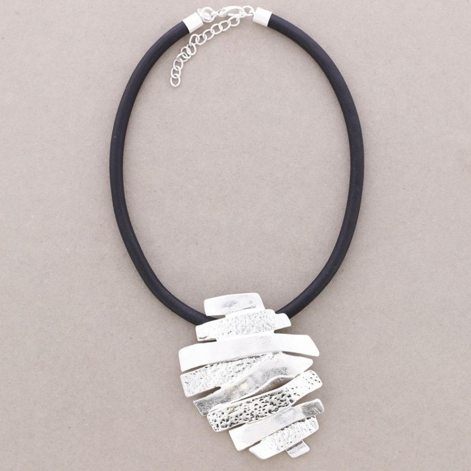 RUBBER CORD CHOKER METAL PENDANT