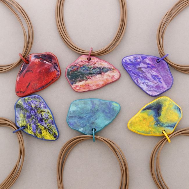 RESIN DRAWING PENDANT NECKLACE