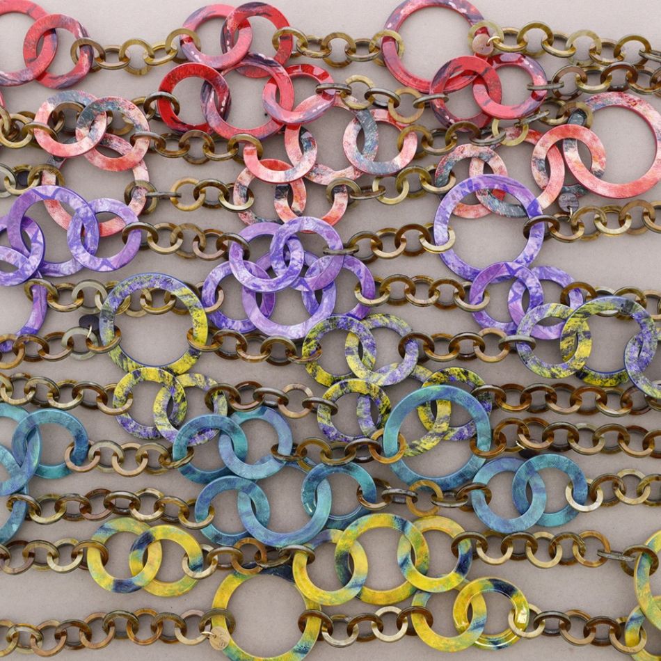 LONG NECKLACE RESIN LINKS DRAWING