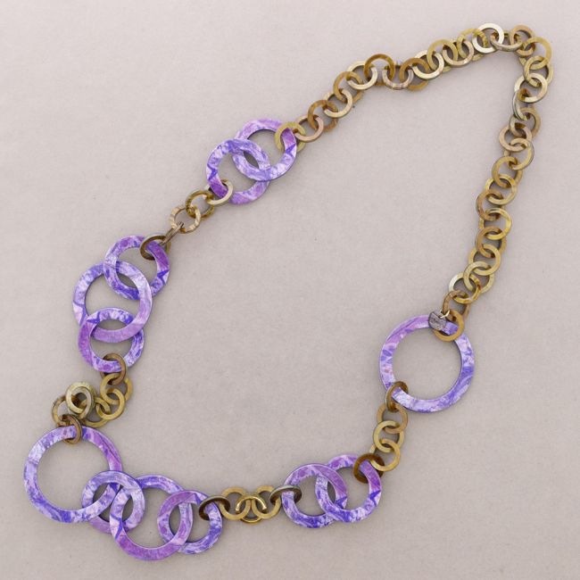LONG NECKLACE RESIN LINKS DRAWING