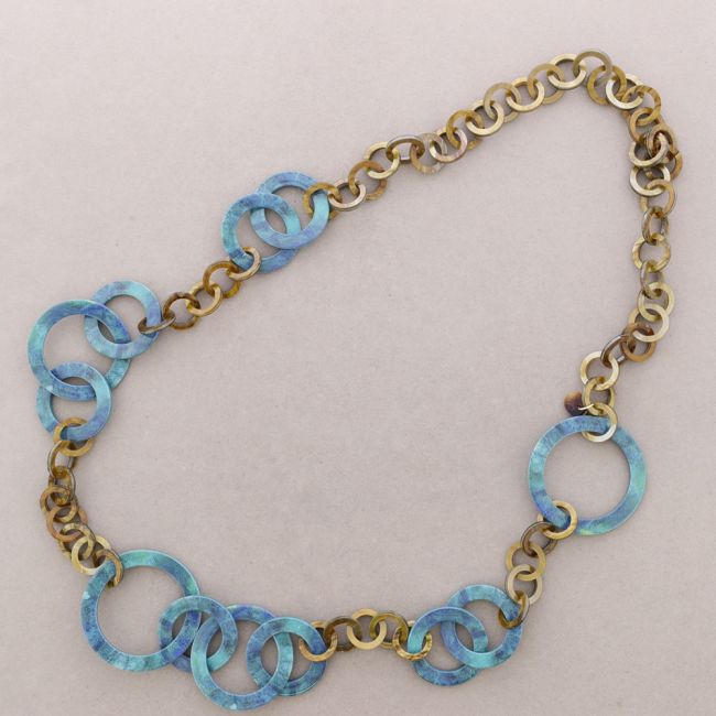 LONG NECKLACE RESIN LINKS DRAWING