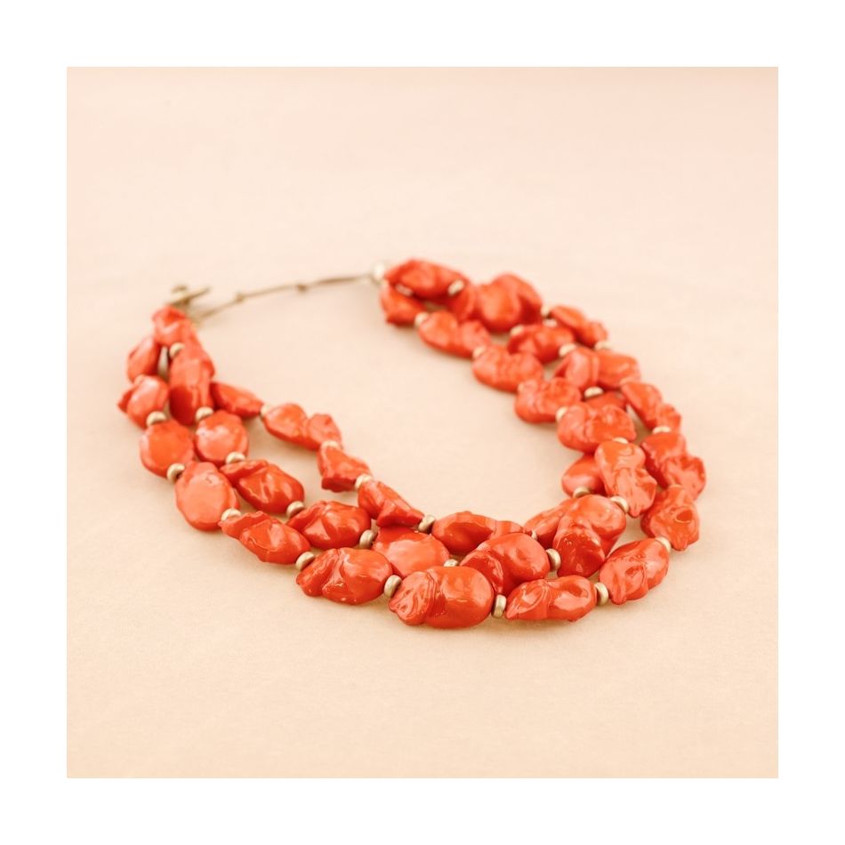 THREE STRIPS SHORT NECKLACE WITH RESIN BEADS
