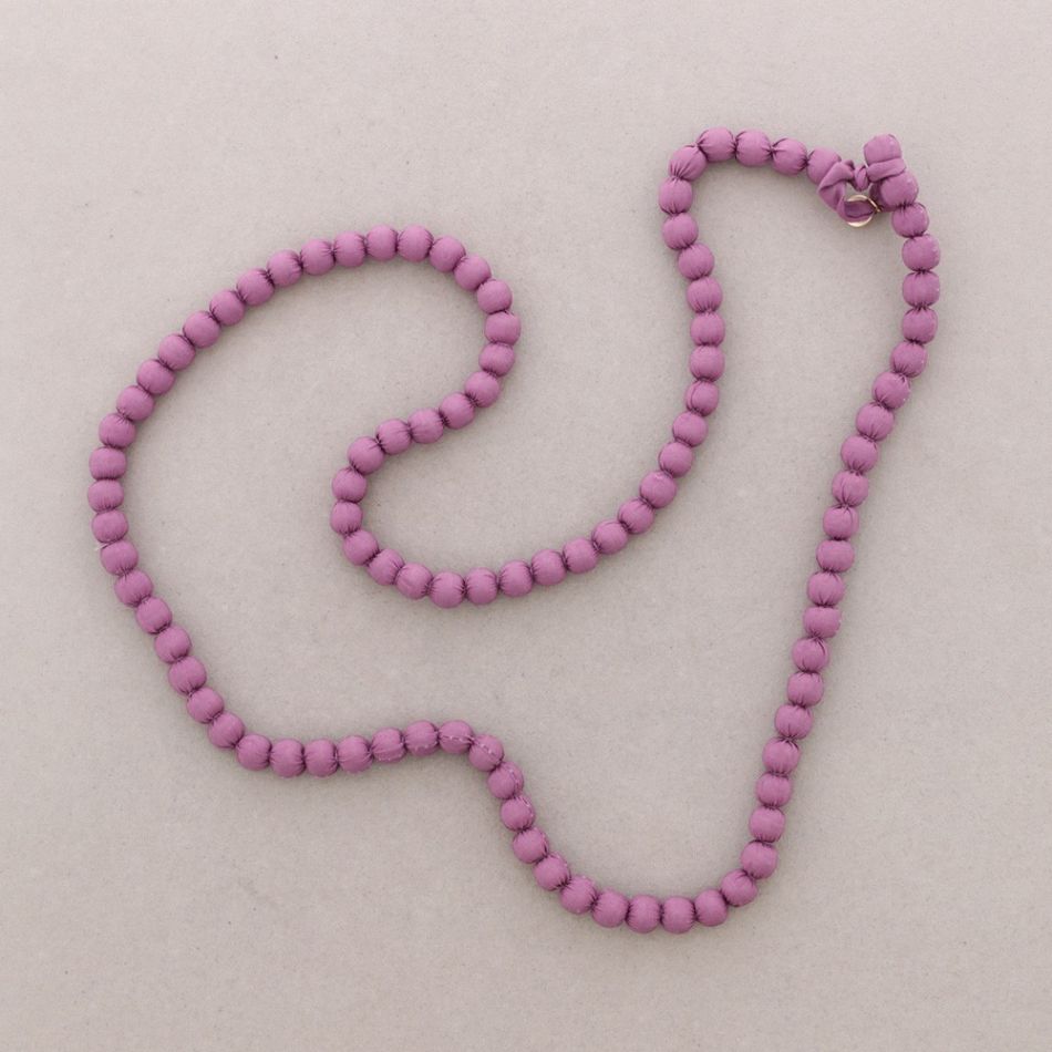 LONG NECKLACE WITH COATED BALLS 1.1M