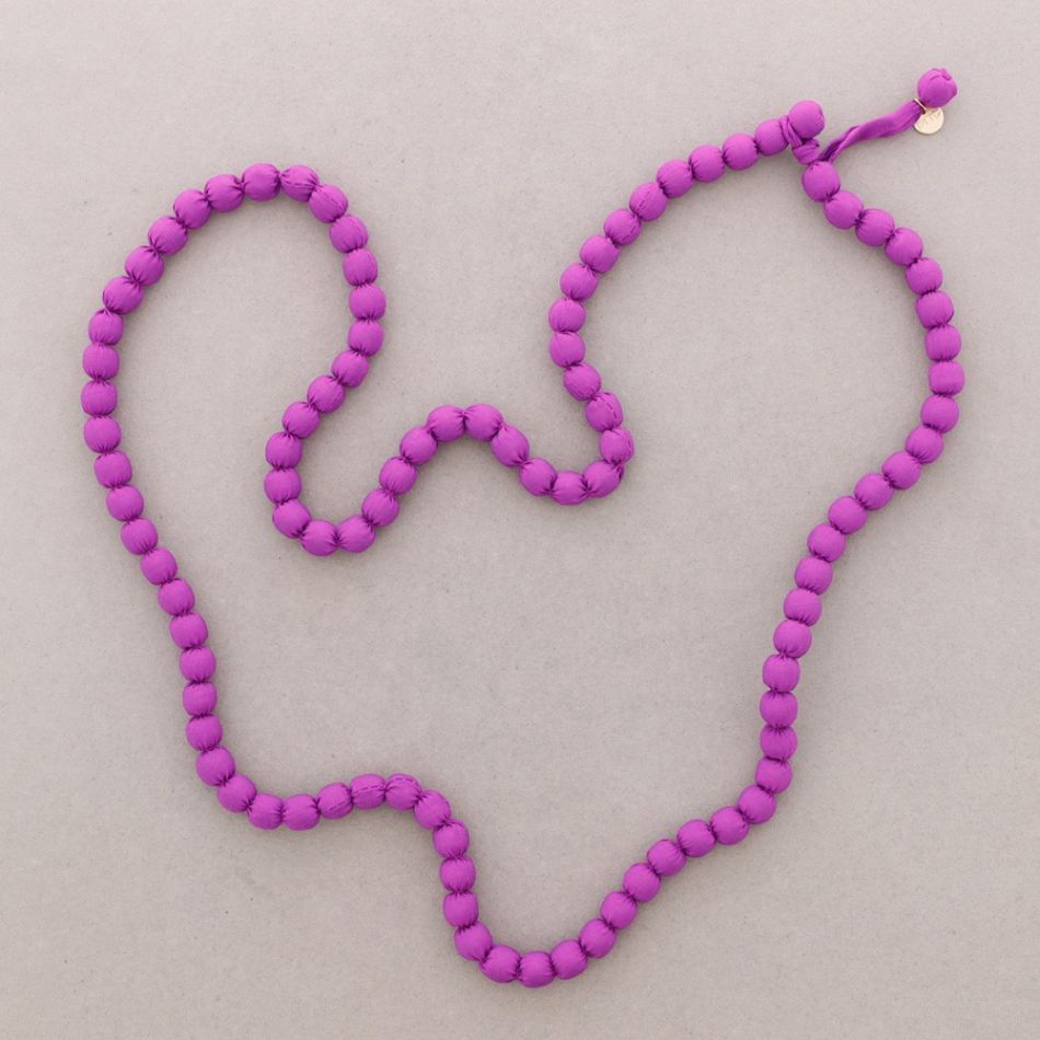 LONG NECKLACE WITH COATED BALLS 1.1M